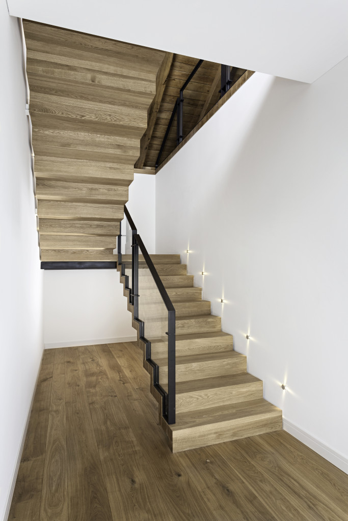 Dwubiegowe schody ZETA. Fot. Marchewka Schody - Podłogi - Wnętrza